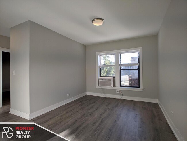 Photo - 711 W Brompton Ave