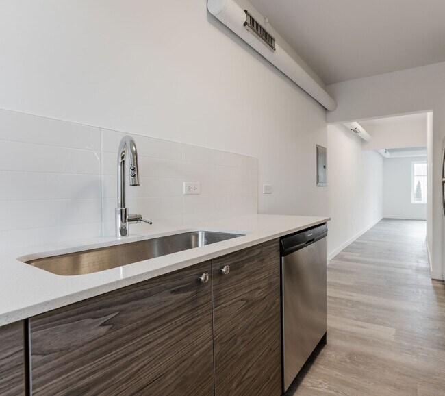 Photo - 1712 W Glenlake Ave