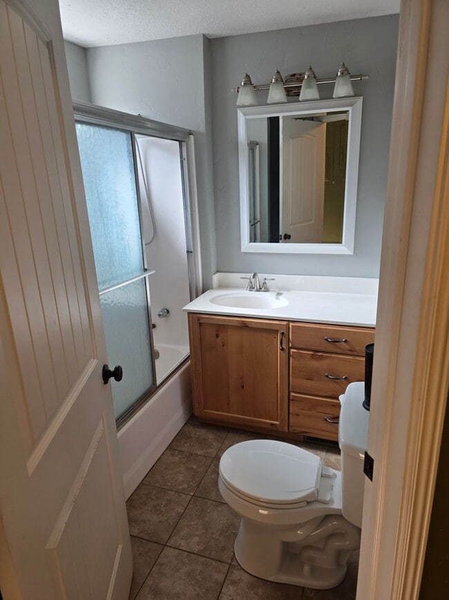 Photo - Charming 4 bed 2 bath home