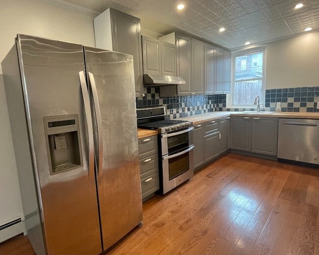 Photo - 682 E 42nd St Unidad 1