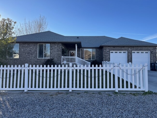 Photo - 85 330 E House