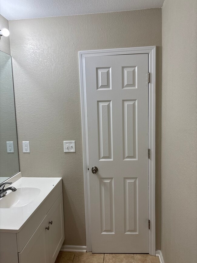 408 W Market St Unit B