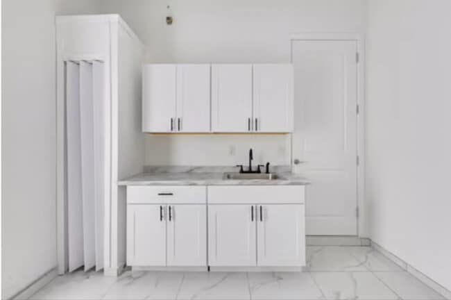 Photo - 653 Stanley Ave