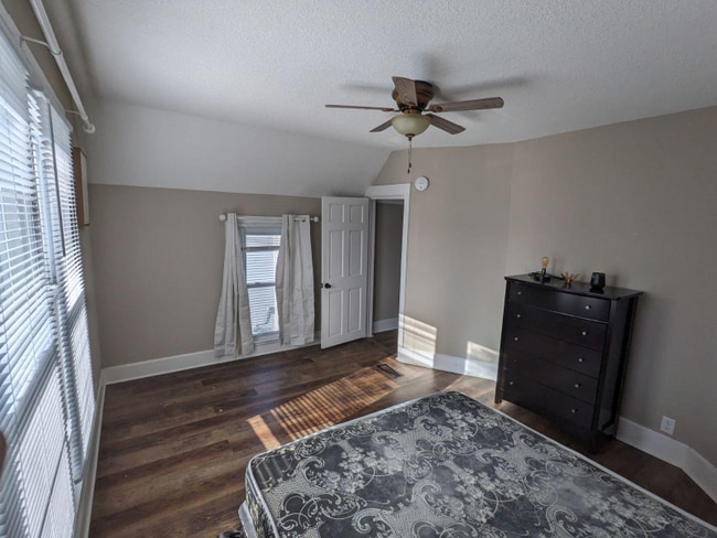 Photo - 902-904 W Locust St Unidad 904