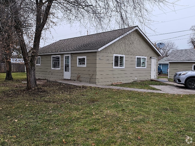 Building Photo - 711 6th Ave E Rental