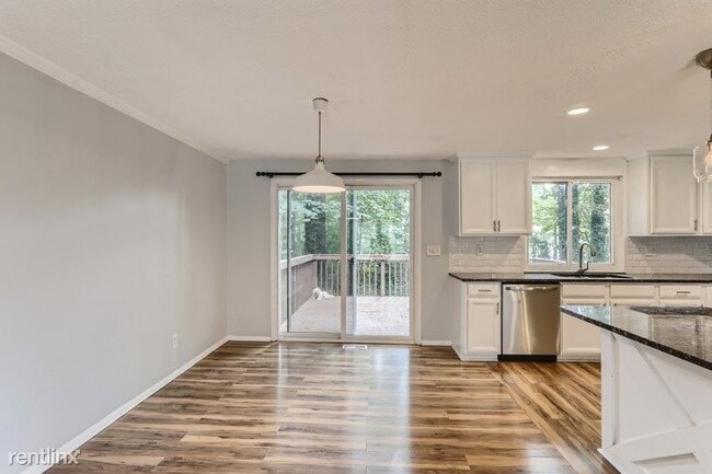 Photo - 3 br, 2.5 bath House - 5909 Chatham Court ...