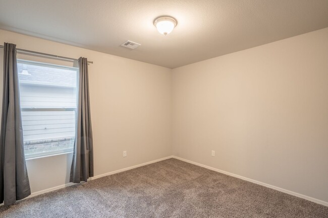 Photo - 4 bed/2 bath!