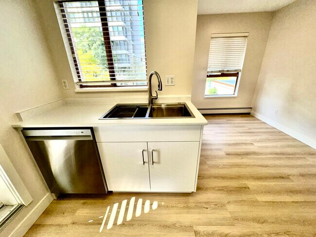 Photo - 612 Fifth Av Unit 204