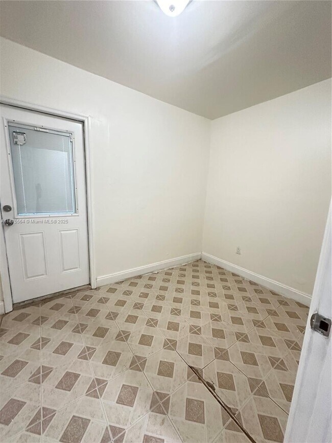 Photo - 2021 Bay Dr Unit 3