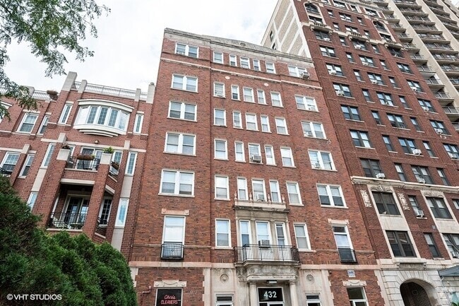 Building Photo - 432 W Belmont Ave Rental