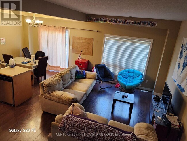 Photo - 112 N Centre Rd