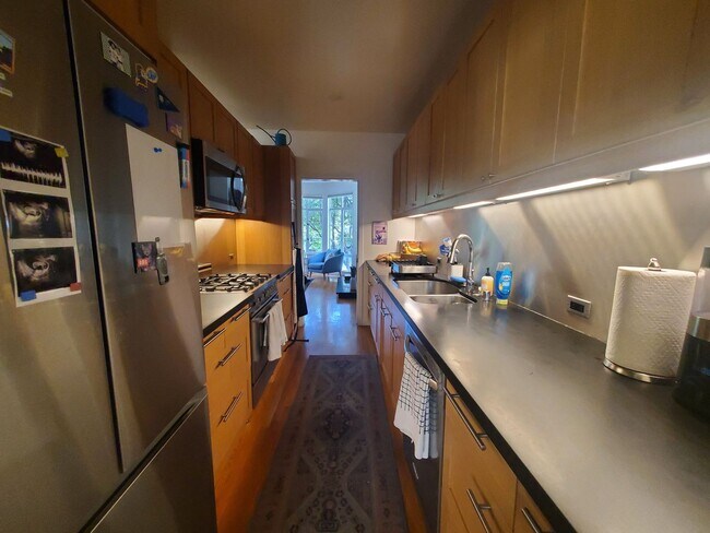 Photo - 2133 Filbert St