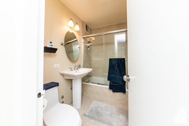 Building Photo - 655 W Irving Park Rd Rental
