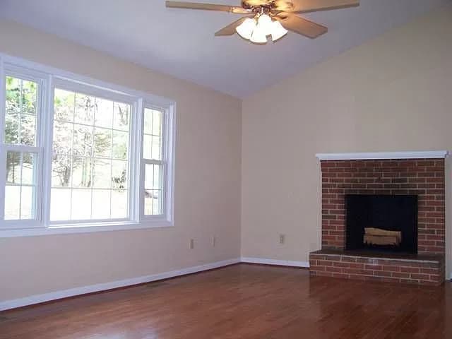 Photo - 302 Little Cir