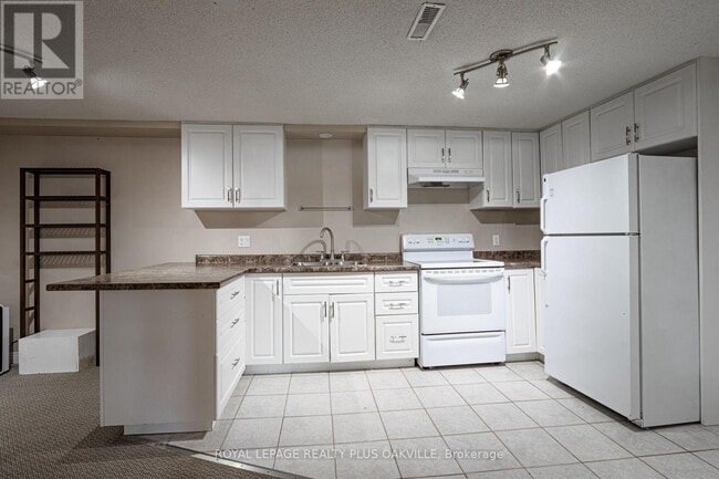 Photo - 415 Norrie Crescent