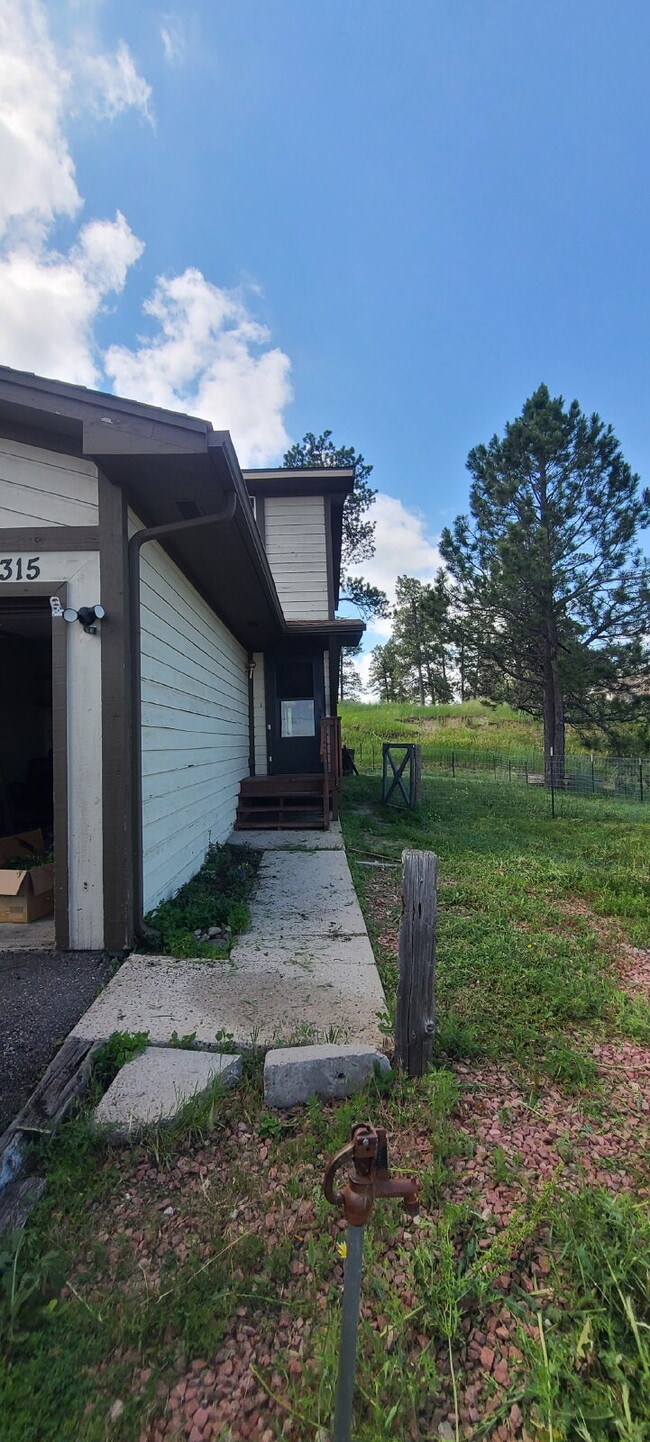 2 Bed / 1.5 Bath Townhome with Garage, Located near Downtown Elizabeth! - 2 Bed / 1.5 Bath Townhome with Garage, Located near Downtown Elizabeth!