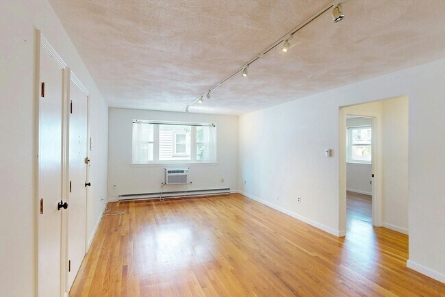 Photo - 104 Trowbridge St Unit 4