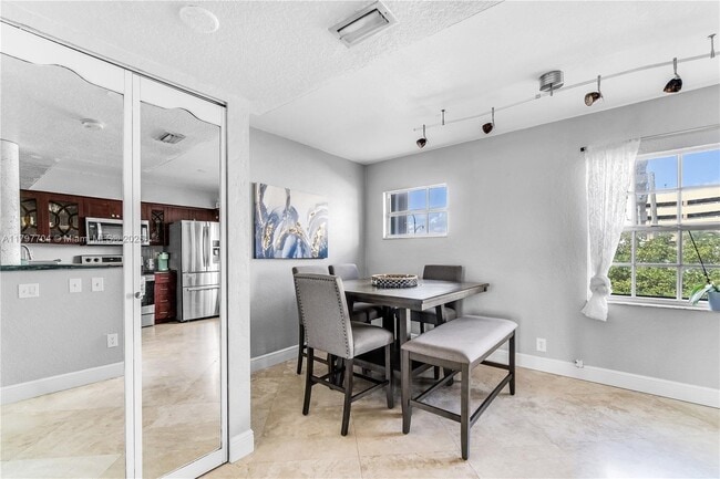 Photo - 349 Virginia St