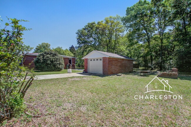 Photo - 200 State Rd S-8-384
