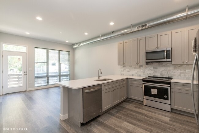 Photo - 8917 Grant Ave Unidad 3B