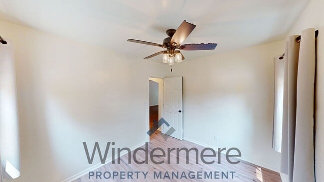 Photo - 834/836 Whitman Unit 836