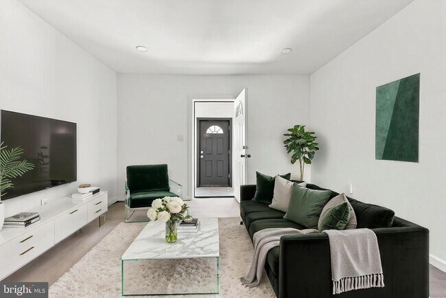 2435 Fitzgerald St