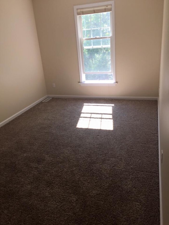 689 Royal Sunset Dr Townhome Townhome Rental in ster NY