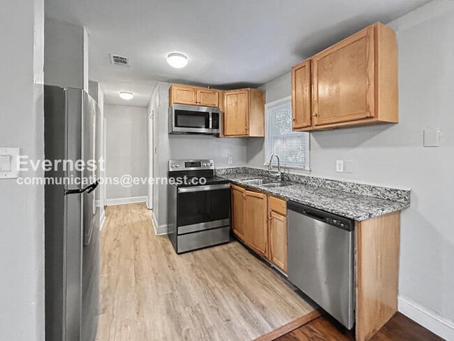 Photo - 942 Fairburn Rd NW