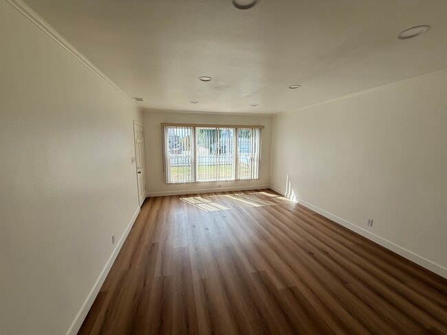 Front Entry - 1919 Voorhees Ave