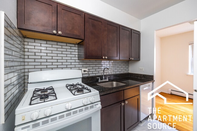 Building Photo - 6830 N Sheridan Rd Unit 450