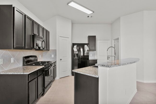 Photo - 175 Country Crossing Cir