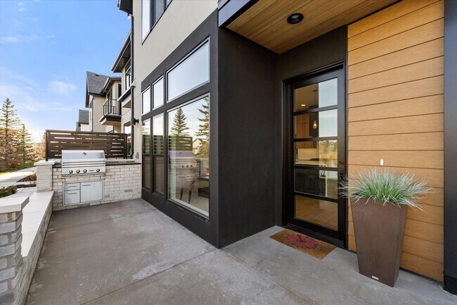 Photo - Waterfront End-Unit | 3 Bed | 3 Bath | 2,189 Sq. Ft. | Gated Community | Luxury Lake Living Unit The Cove Townhome