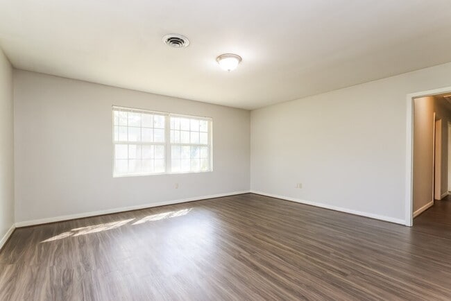 Photo - 608 Hilliard St