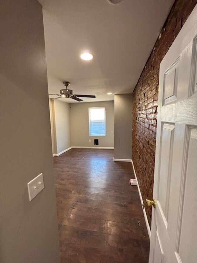 Photo - 1919 E Thayer St Unit 2nd Floor