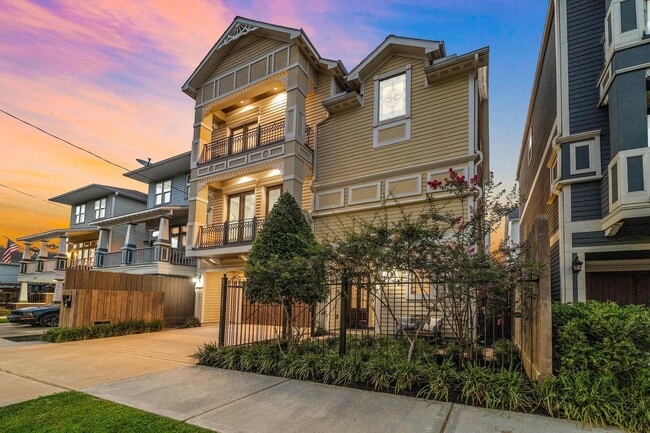 Building Photo - 1330 Blair St