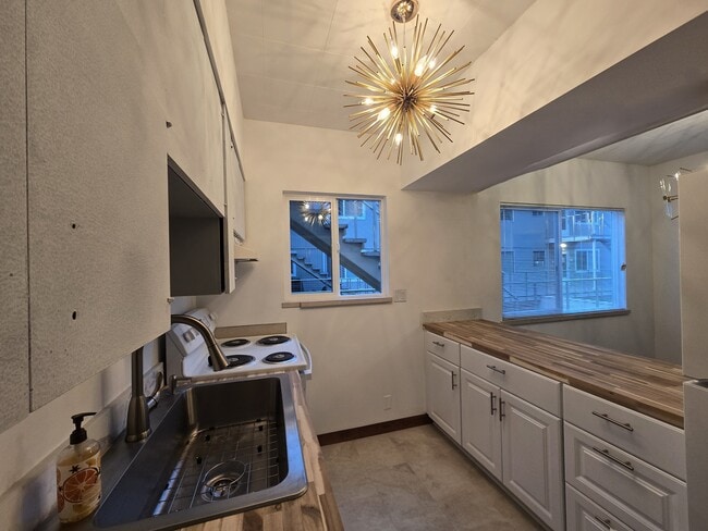 Photo - 465 Winslow Way E Unit #210