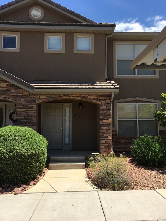 Desired Hidden Valley Town Home! - Desired Hidden Valley Town Home!