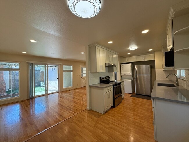 Building Photo - Great Updated Sunnyvale Home Near Tech Com... Unit 1674 Blue Jay Dr