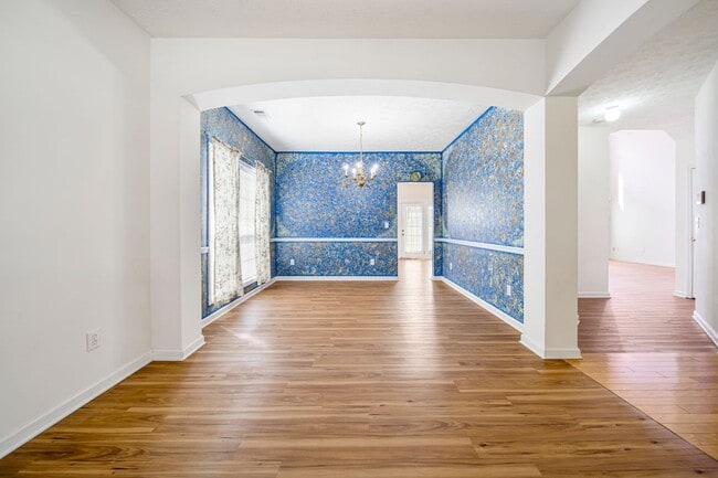 Photo - 740 Clairidge Ln SW