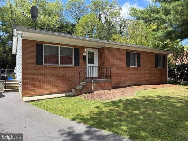 23 Montague Cir