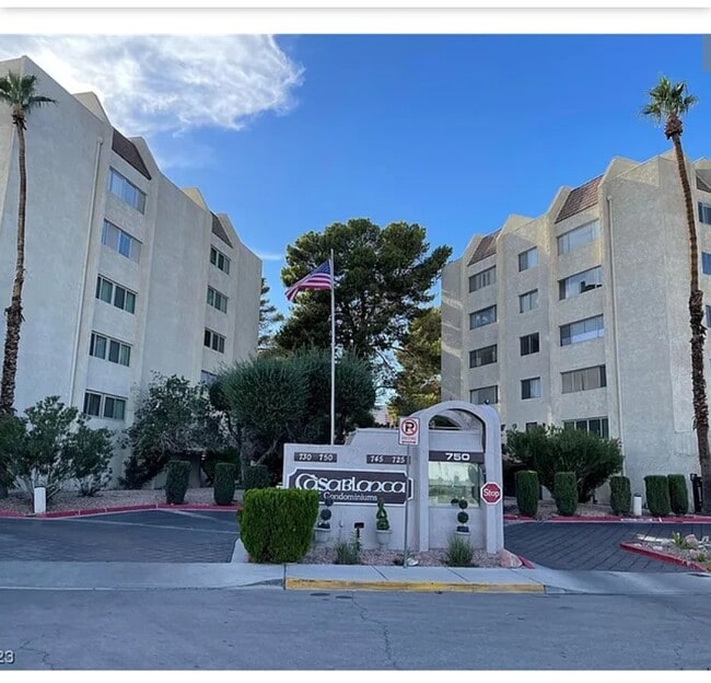 Building Photo - 750 S Royal Crest Cir Unit 356