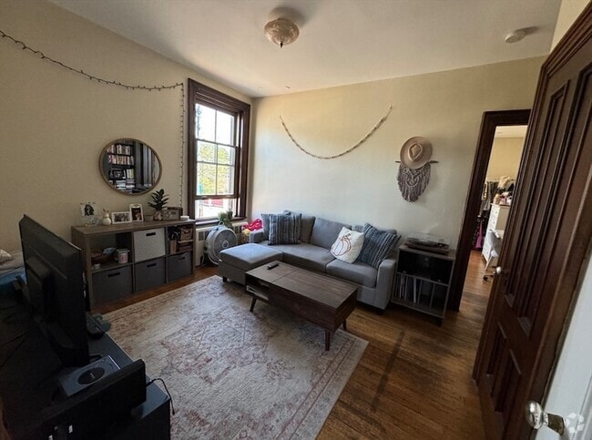 Building Photo - 2 Winter St Unit 2R Rental