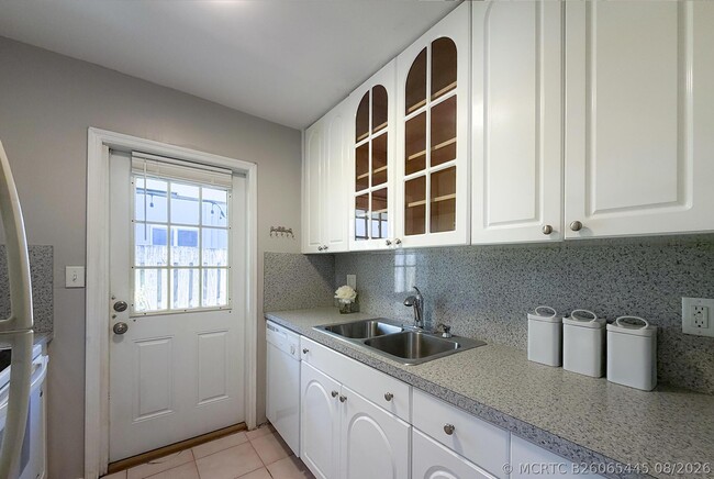 5932 NE 17th Rd