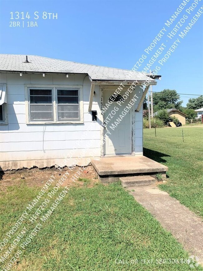 Building Photo - 2 Bedroom 1 Bathroom Duplex! Rental