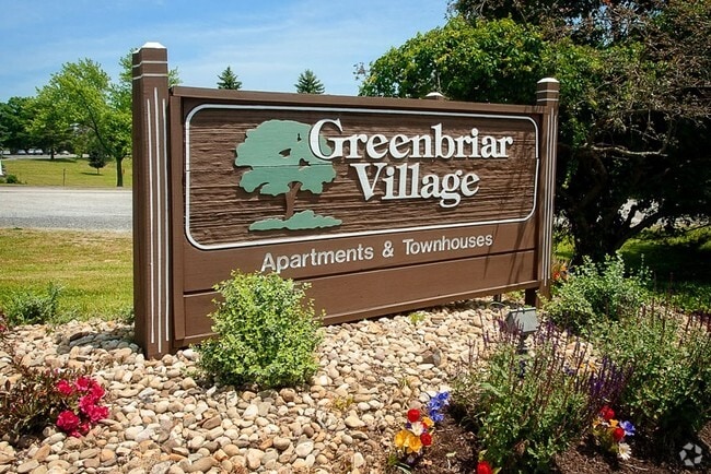 Building Photo - Greenbriar Village Rental