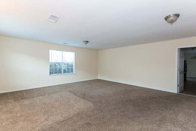 Photo - 316 Graison Ln