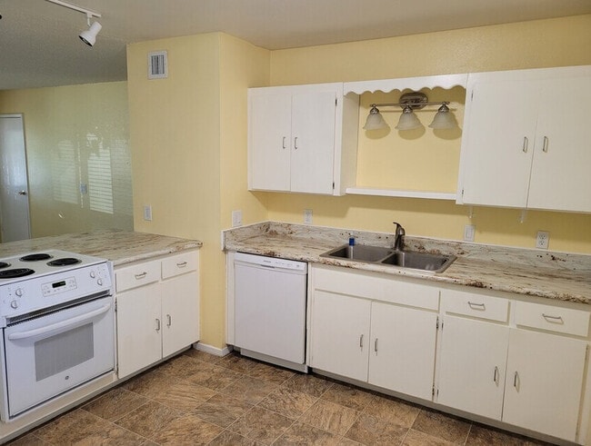 Photo - 1033 S 5th St