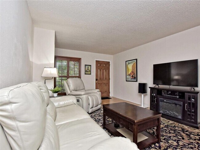 Photo - 7801 Shoal Creek Blvd Unidad 104