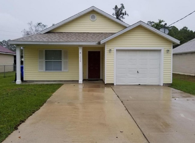 Building Photo - 1230 4 Mile Rd