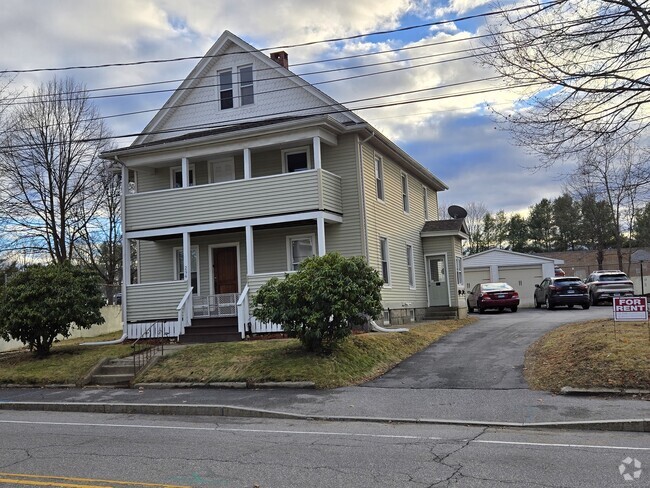 Building Photo - 294 E Elm St Rental